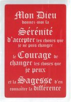 Autocollant de la prière de la sérénité avec fond de couleur rouge. Le texte et la bordure sont gris clair.